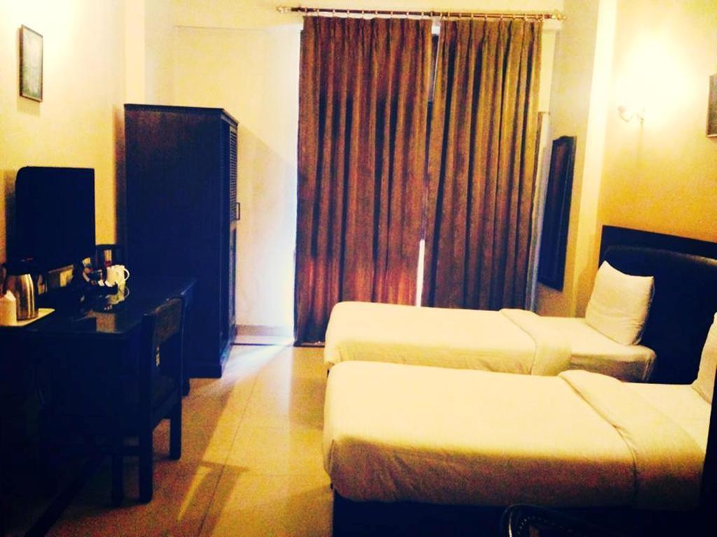 แฟ็บเอ็กซ์เพรส ลอยด์ เฮาส์ Hotel นิวเดลี ภายนอก รูปภาพ